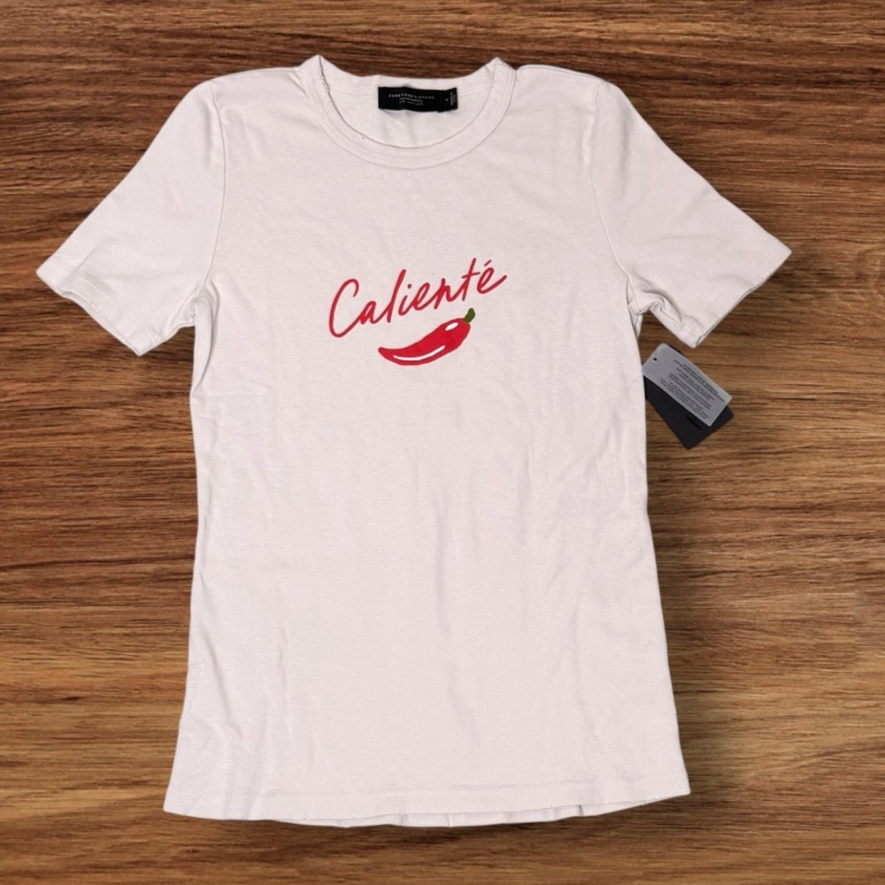 Junk Food Clothing Women’s‎ 
CALIENTE PEPPER Logo Super Slim Distressed Tee Sz S